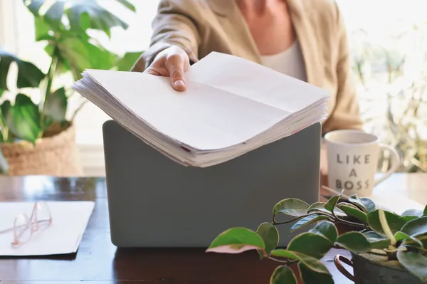 Beneficios fiscales y ambientales del reciclaje de papel de oficina